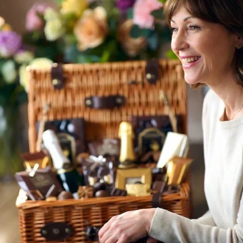 Luxury Scottish hamper gift basket with artisan cheeses, smoked salmon, oatcakes and traditional Scottish treats