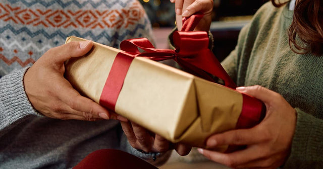 Christmas hampers for couples by Scottish Hampers featuring luxury Scottish food and drink, festive treats, cheese and whisky gifts.