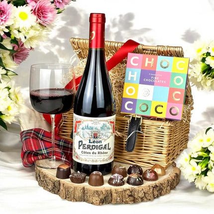 Luxury hampers with Scottish artisan chocolates, red wine, Prosecco, and sweet treats — perfect for birthdays, anniversaries, and romantic gifting, with UK-wide delivery.