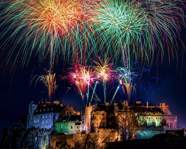 Celebrate Hogmanay with Scottish hampers featuring whisky, smoked salmon, oatcakes, shortbread, and festive treats — perfect for New Year gifting with next-day UK delivery.