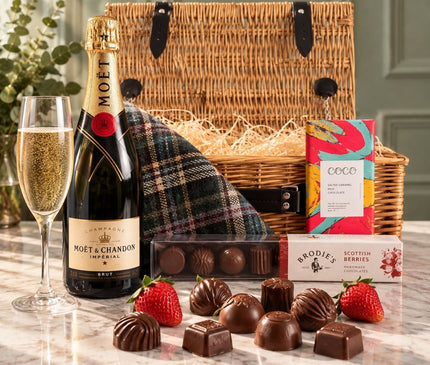 Moët Champagne & Chocolatier Luxury Gift Hamper - Scottish Hampers