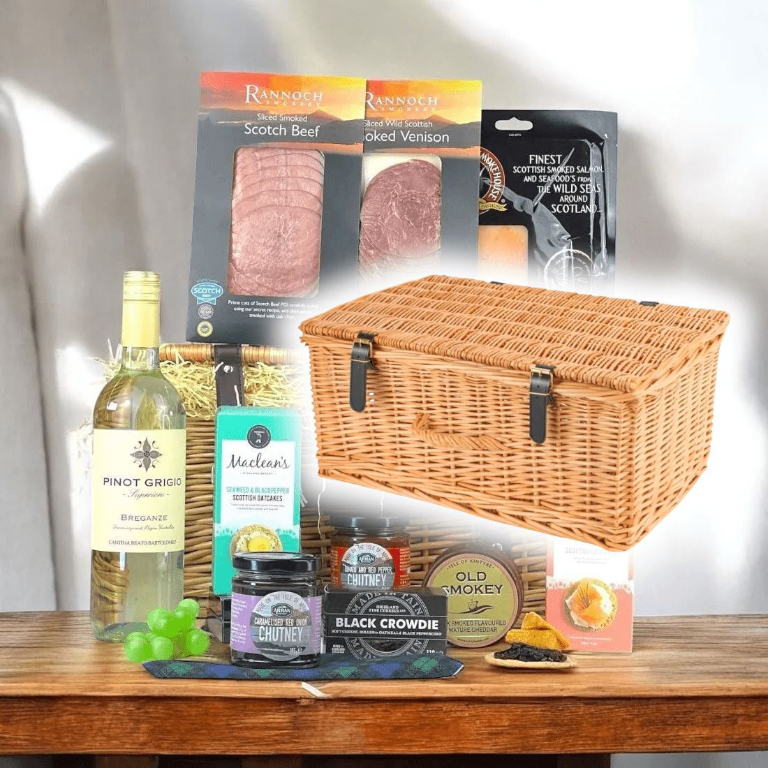Scottish Feast with White Wine - Scottish Hampers